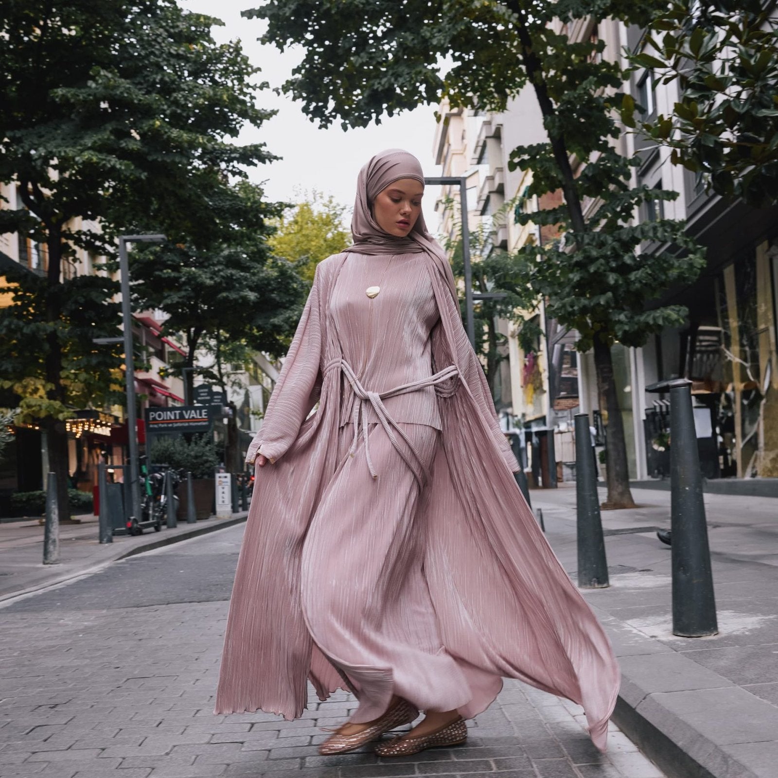 Kore Saten 3 Parça Plisse Abaya Takımı