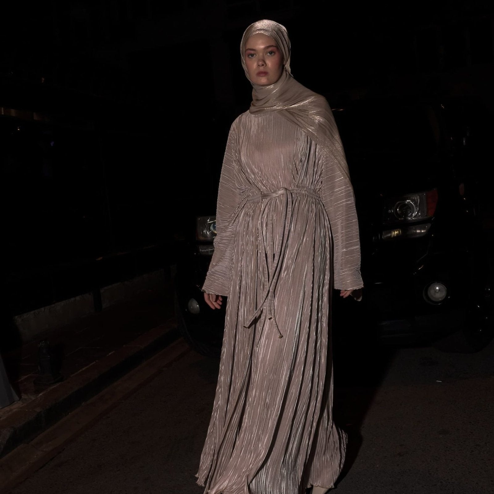 Kore Saten 3 Parça Plisse Abaya Takımı