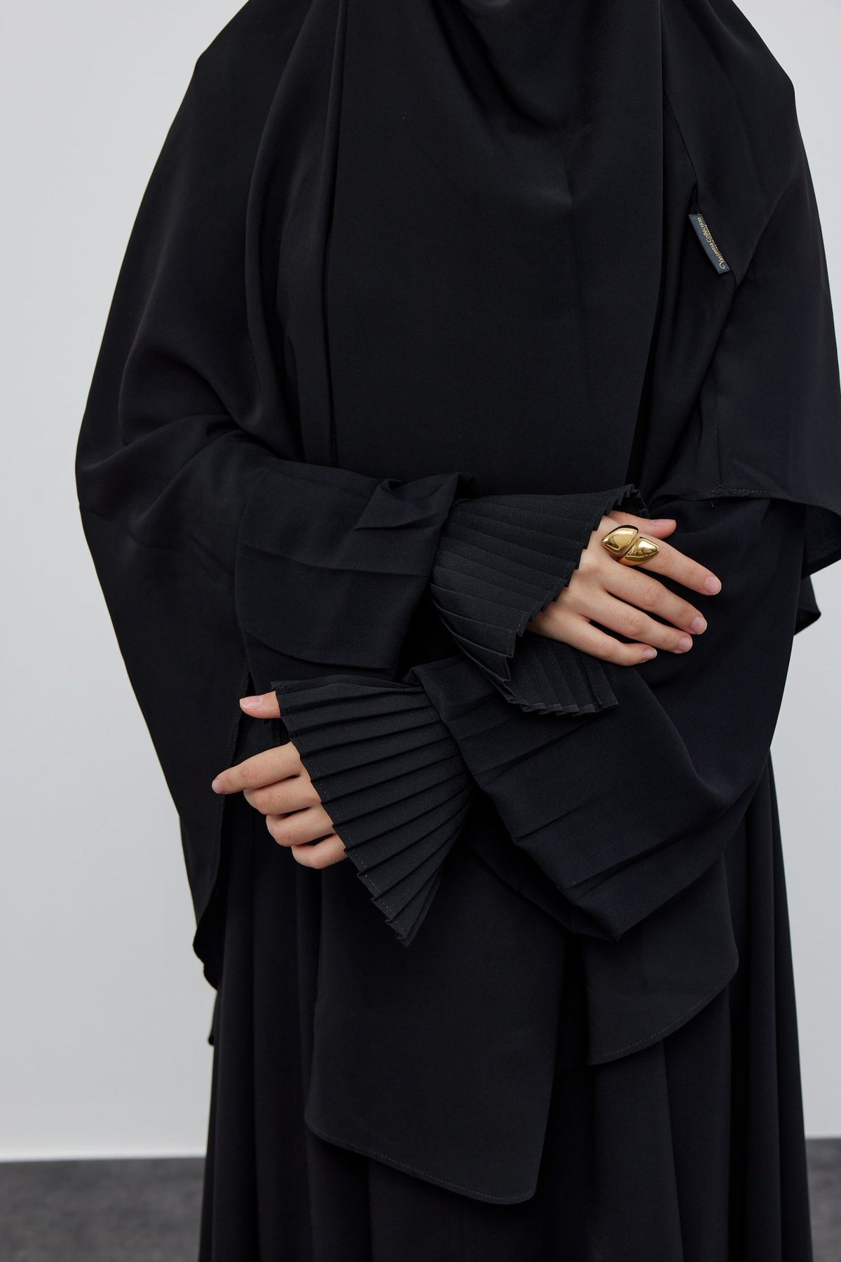 Removable Pleated Cuff Bracelets – black, close-up detail