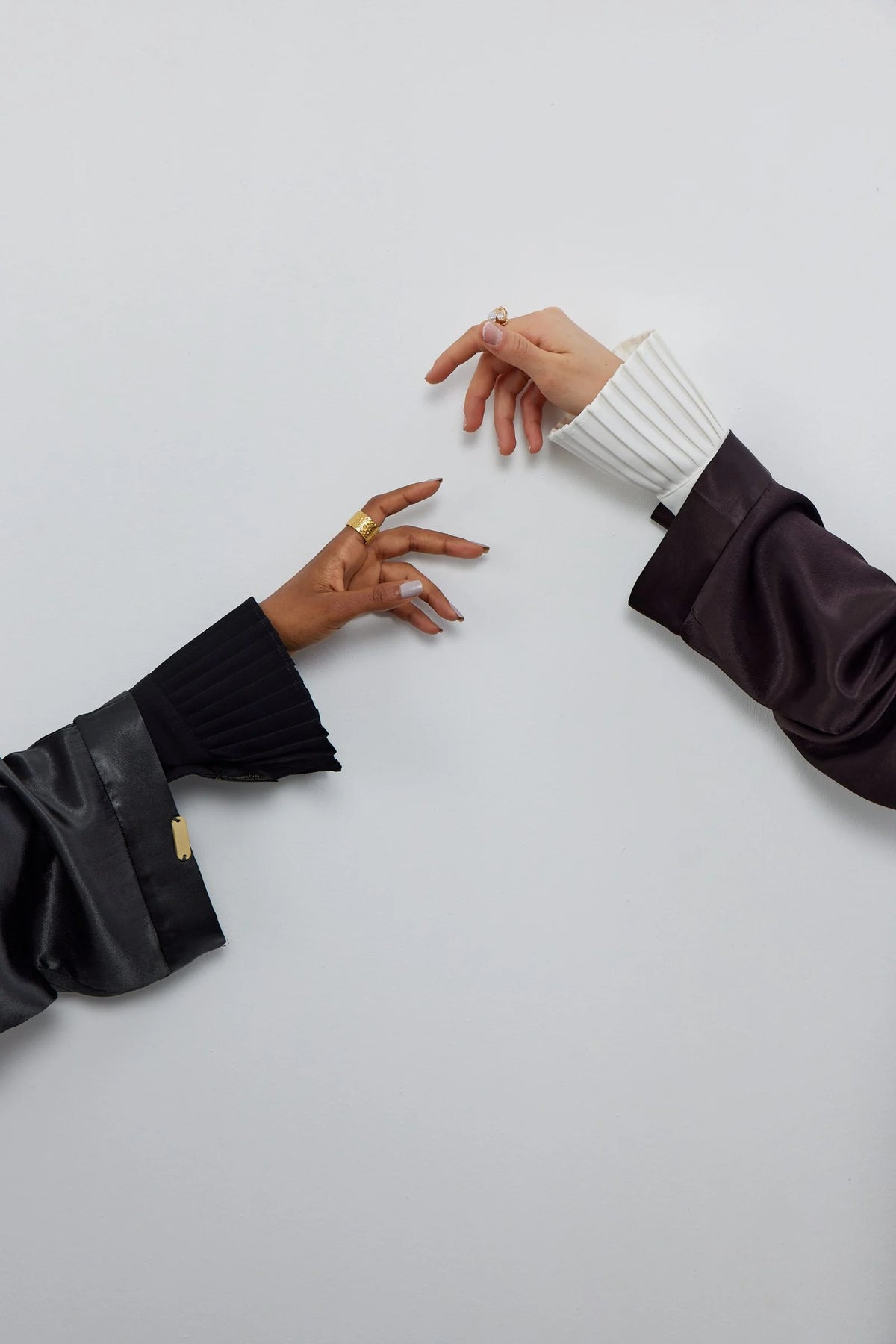 Removable Pleated Cuff Bracelets – white, close-up detail