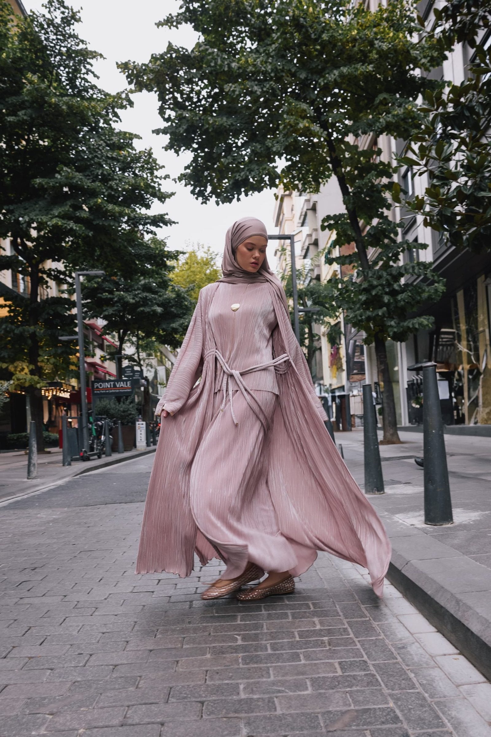 Kore Saten 3 Parça Plisse Abaya Takımı