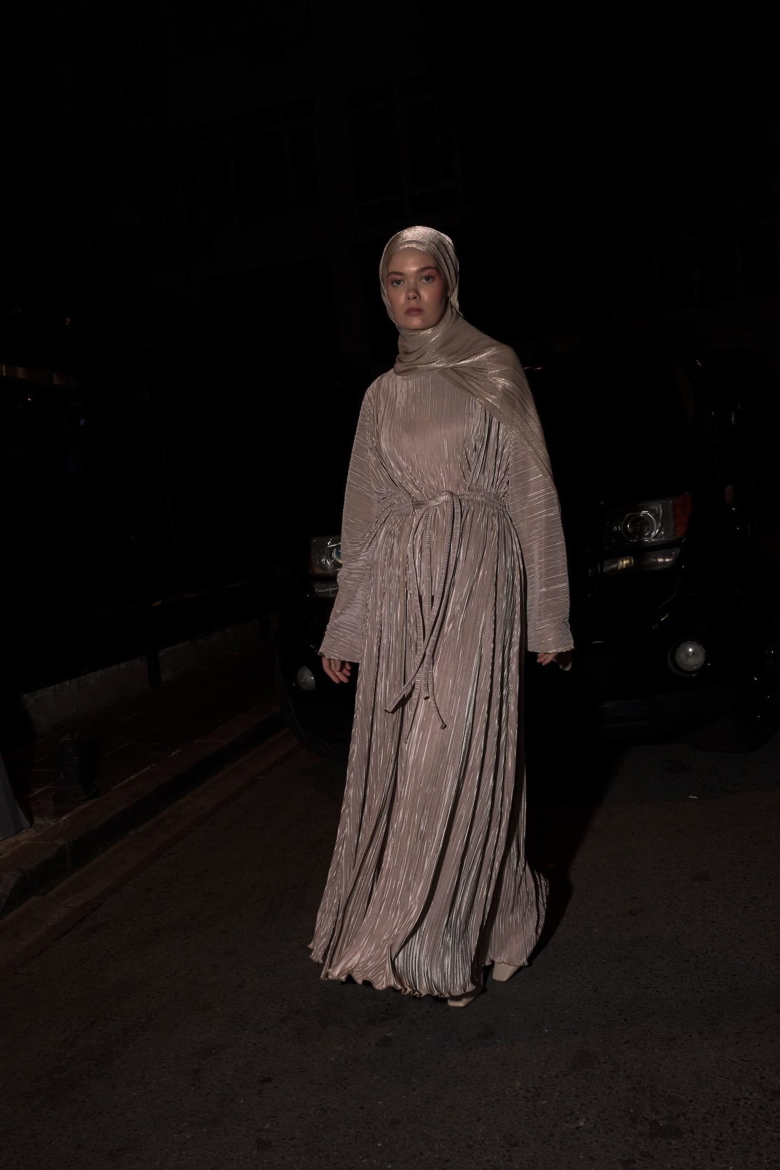 Kore Saten 3 Parça Plisse Abaya Takımı